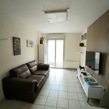 Appartement T2 En Residence Securisee Oloron-Sainte-Marie Exteriér fotografie