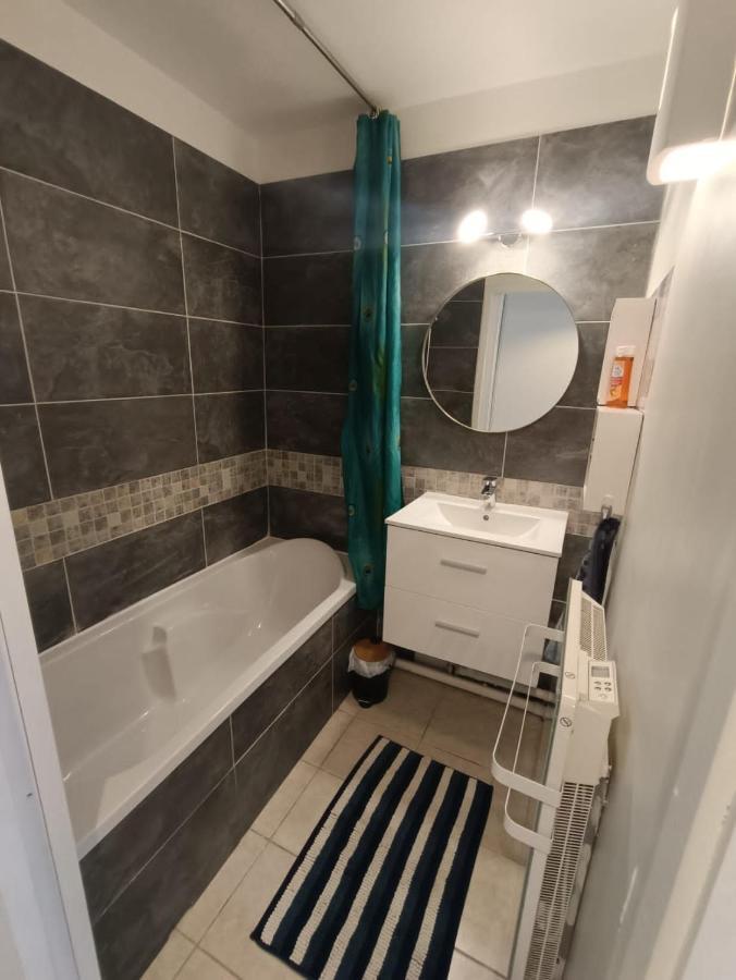 Appartement T2 En Residence Securisee Oloron-Sainte-Marie Exteriér fotografie
