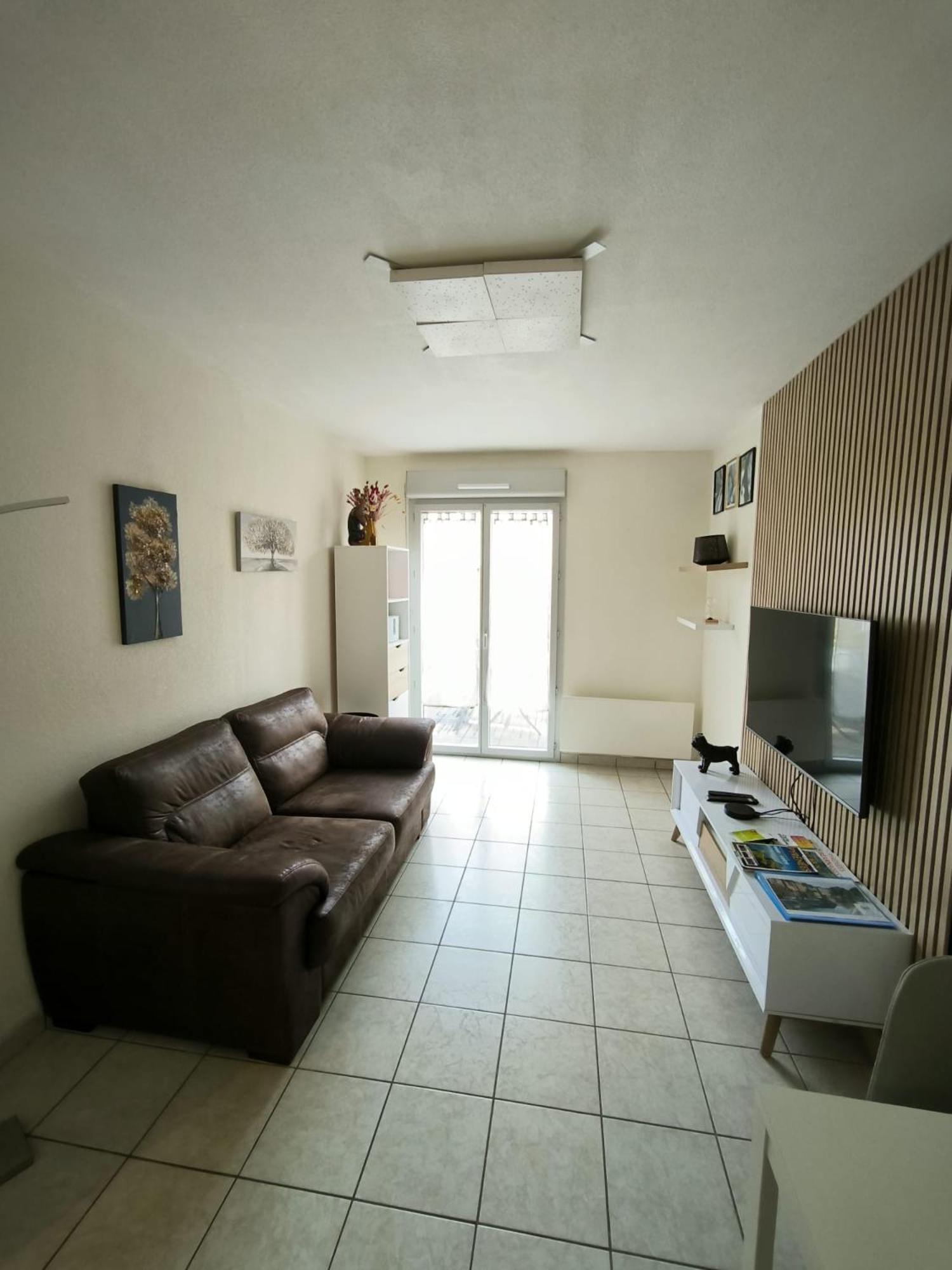 Appartement T2 En Residence Securisee Oloron-Sainte-Marie Exteriér fotografie